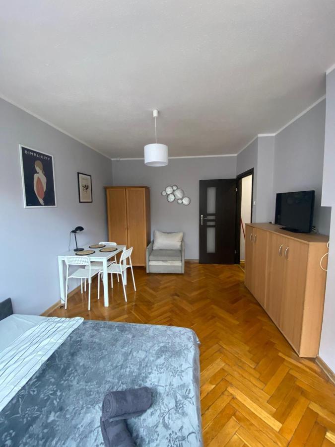 Night Host Matejki 4 Free Parking Apartment บือตอม ภายนอก รูปภาพ